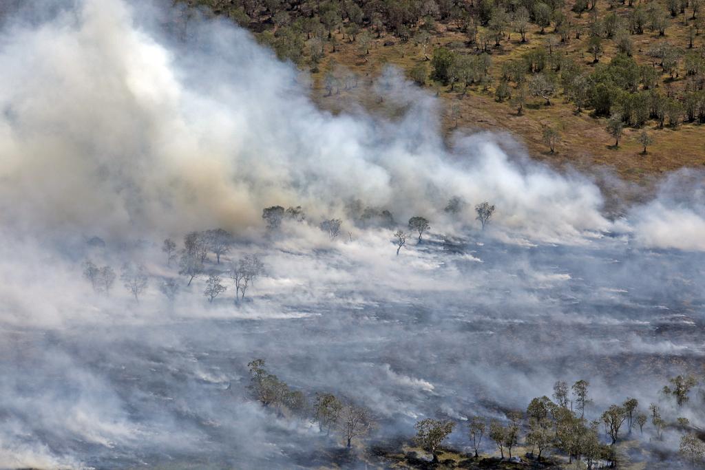 Tinjauan udara penanganan kebakaran hutan dan lahan di Kalimantan Selatan.